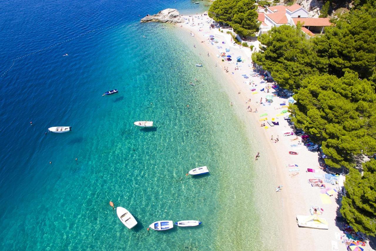 Apartments By The Sea Brela, Makarska - 16065 Экстерьер фото