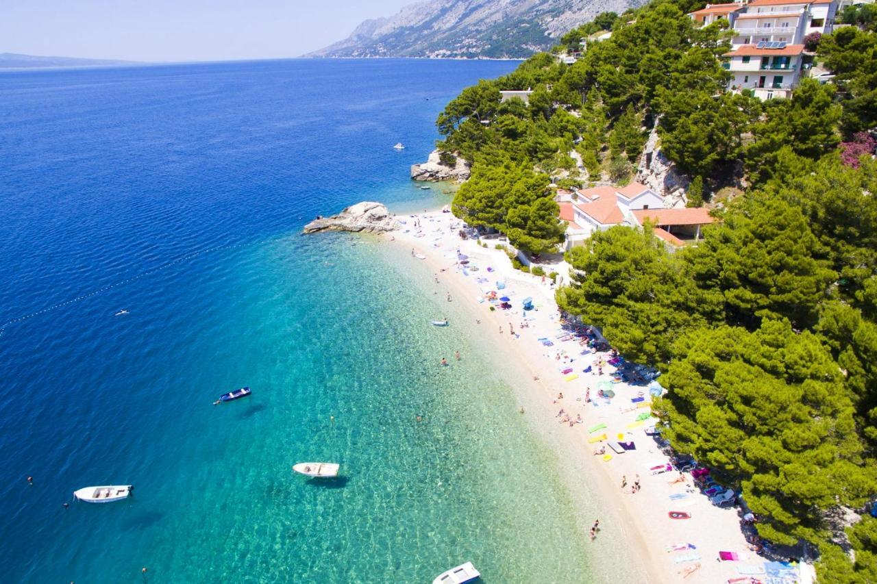 Apartments By The Sea Brela, Makarska - 16065 Экстерьер фото