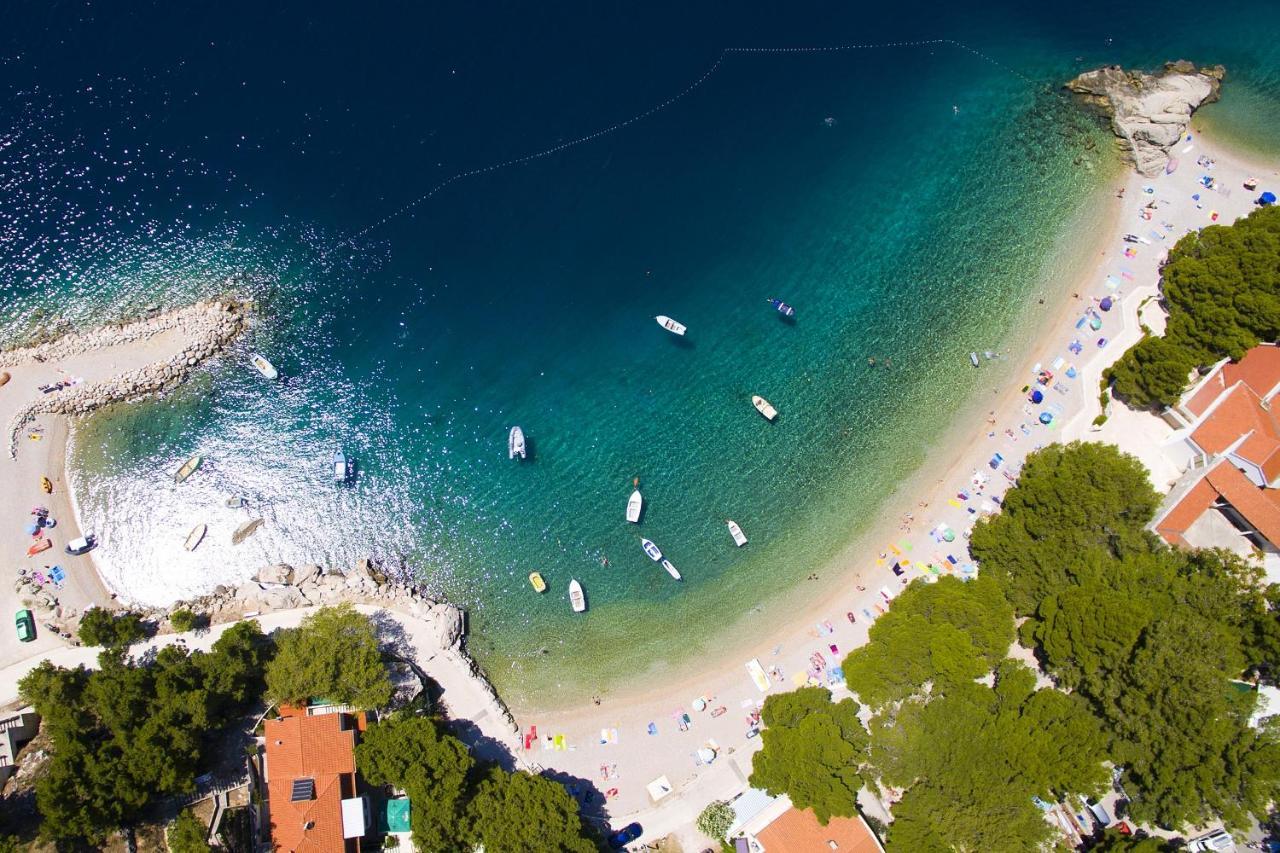 Apartments By The Sea Brela, Makarska - 16065 Экстерьер фото