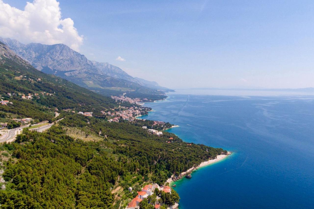 Apartments By The Sea Brela, Makarska - 16065 Экстерьер фото