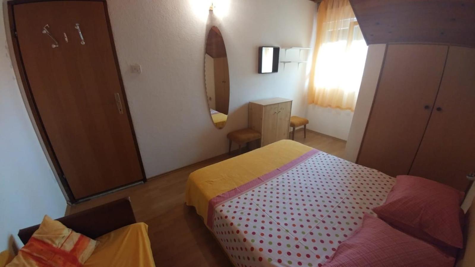 Apartments By The Sea Brela, Makarska - 16065 Номер фото