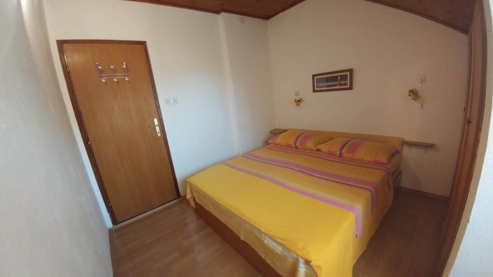 Apartments By The Sea Brela, Makarska - 16065 Номер фото