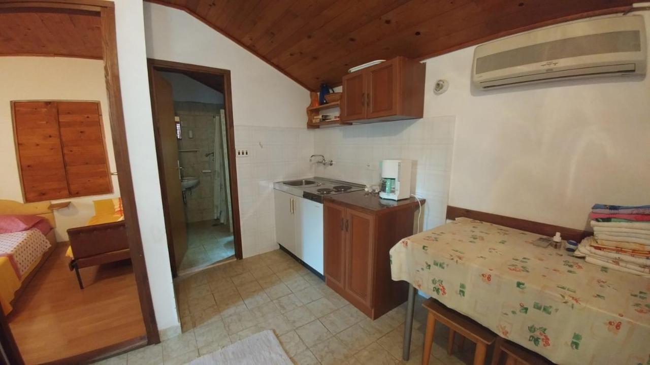Apartments By The Sea Brela, Makarska - 16065 Экстерьер фото