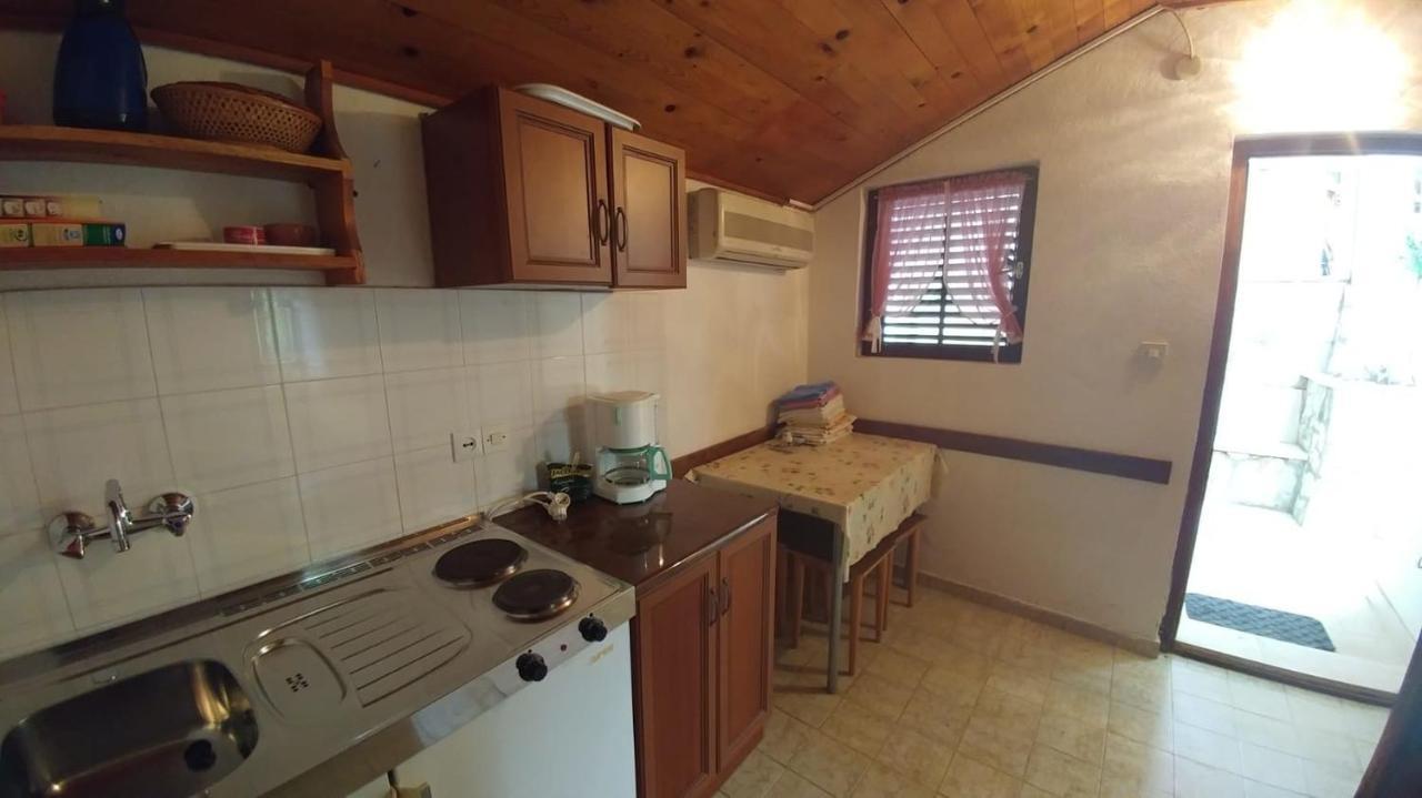 Apartments By The Sea Brela, Makarska - 16065 Экстерьер фото